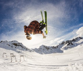 开云体育在线-圣城暗夜独行者，当朱·霍勒迪把合理进化成一种暴力美学