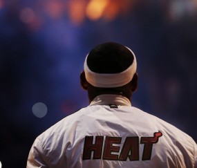 开云官方平台-暗夜极速，巴尔韦德在F1街道赛的绝对主宰