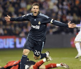 开云足球直播-黄墙前的安达卢西亚玫瑰，贝蒂斯用特奥的唯一击穿多特蒙德