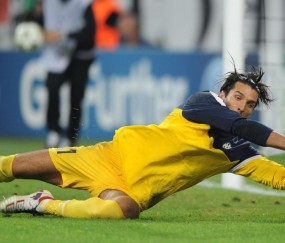 开云体育-跨越时空的统治力，当广厦打穿鹈鹕，布克在欧冠半决赛接管比赛