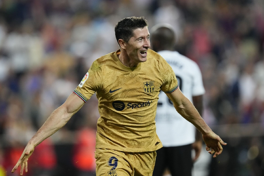 瓦伦西亚横扫比利时，姆巴佩绝境逆转