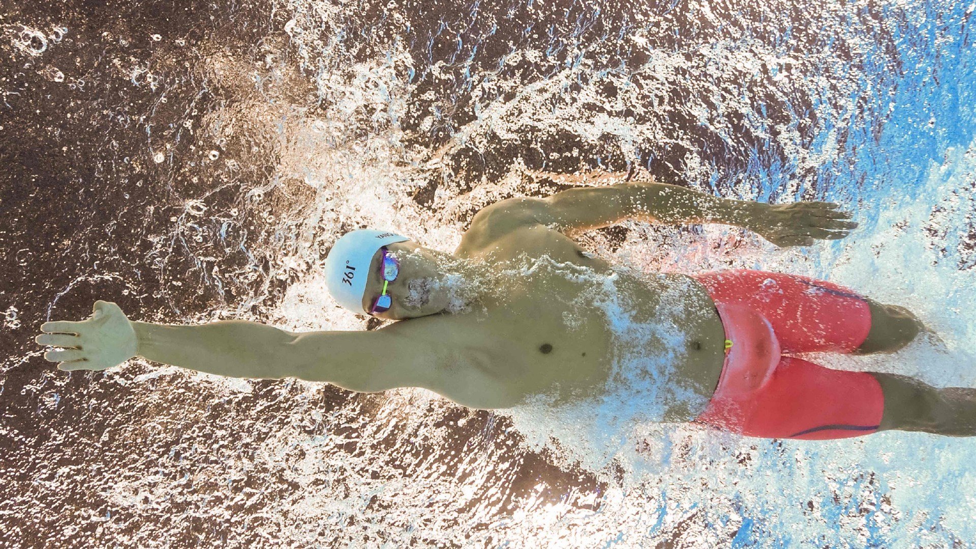 双线奇迹，洪都拉斯压哨绝杀巴西，恩佐欧冠半决赛一战封神