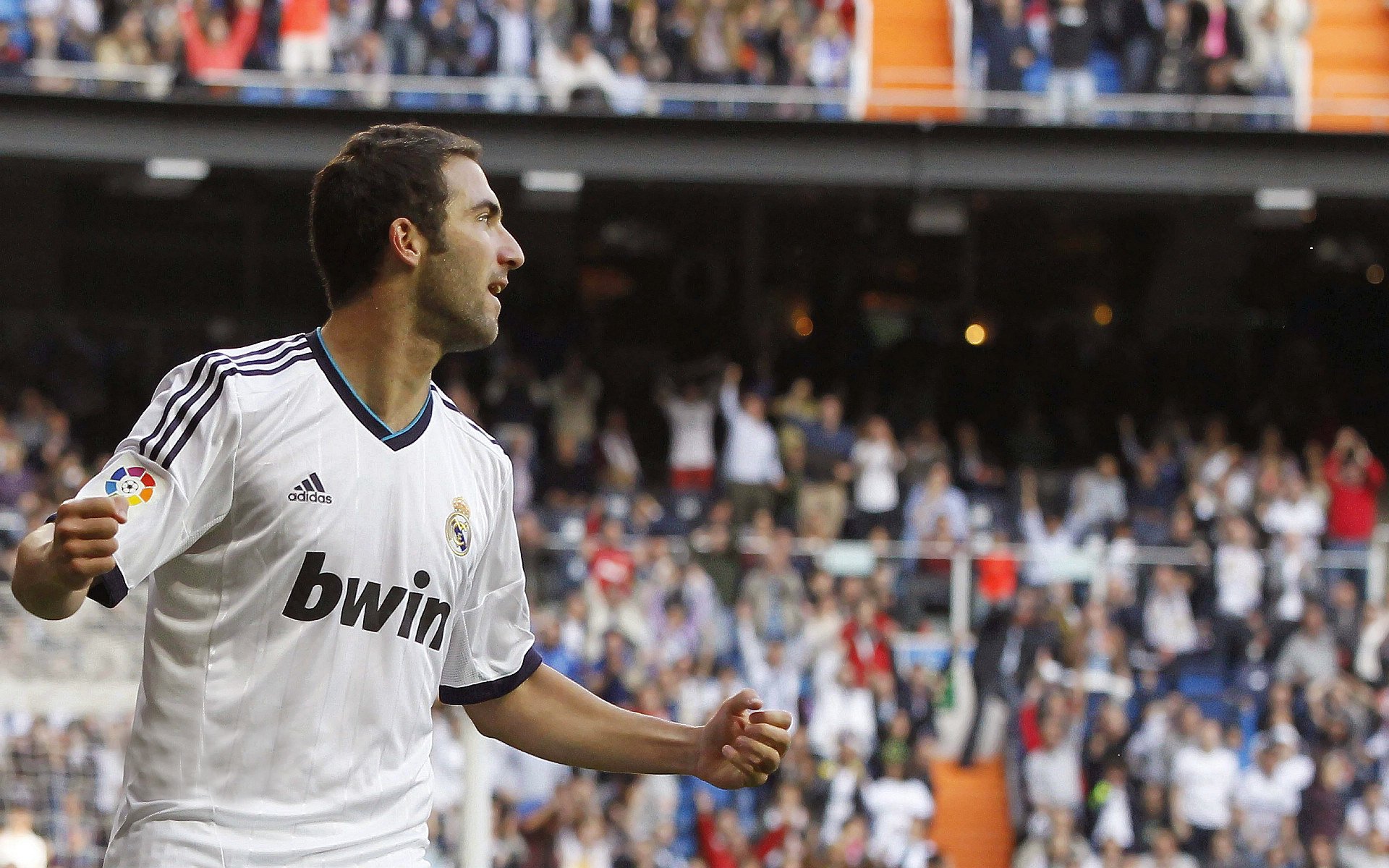 当伦敦蓝桥阻击中东金元,诺坎普新王已在国家德比加冕—足球世界的权力更迭之夜