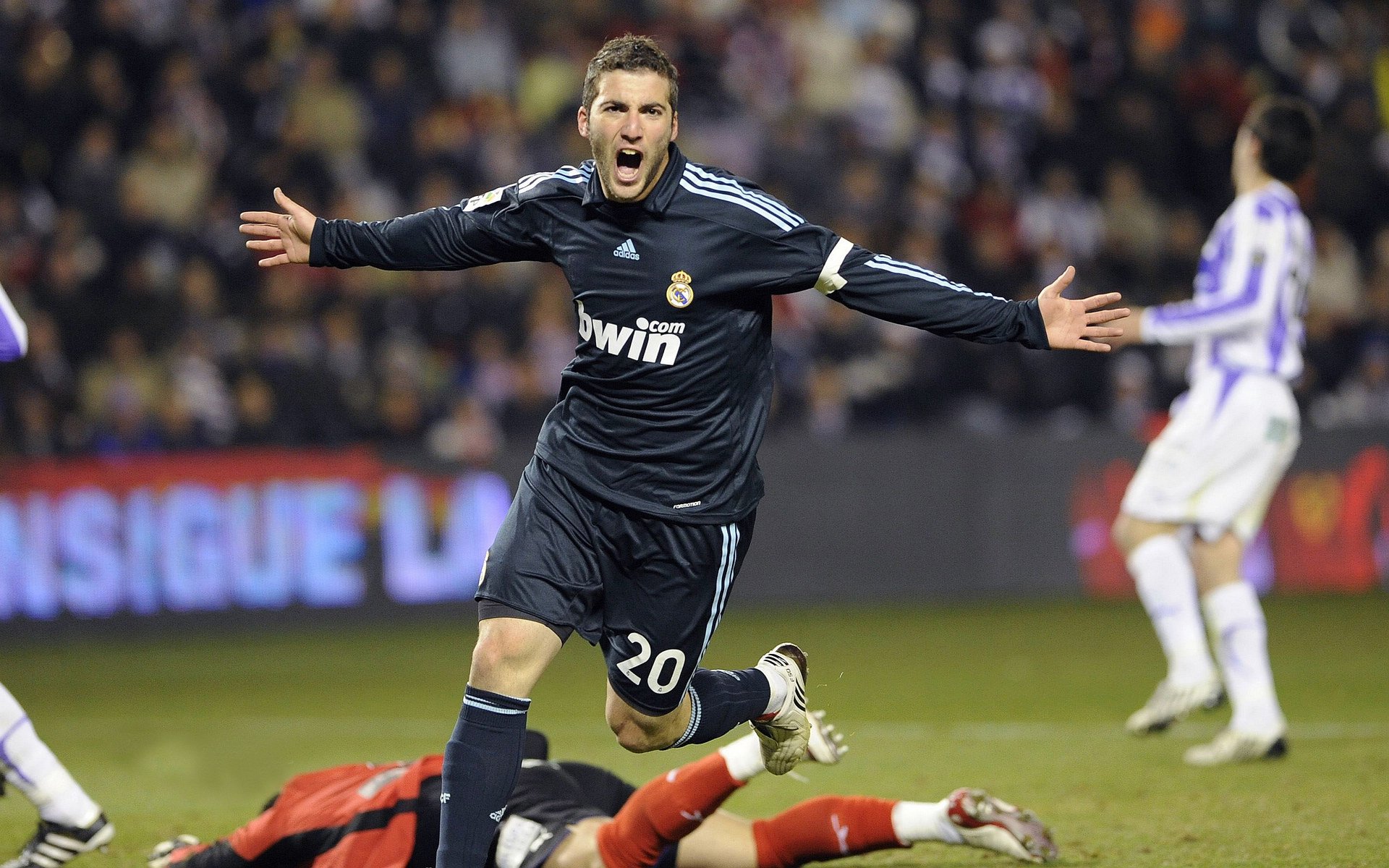 黄墙前的安达卢西亚玫瑰，贝蒂斯用特奥的唯一击穿多特蒙德