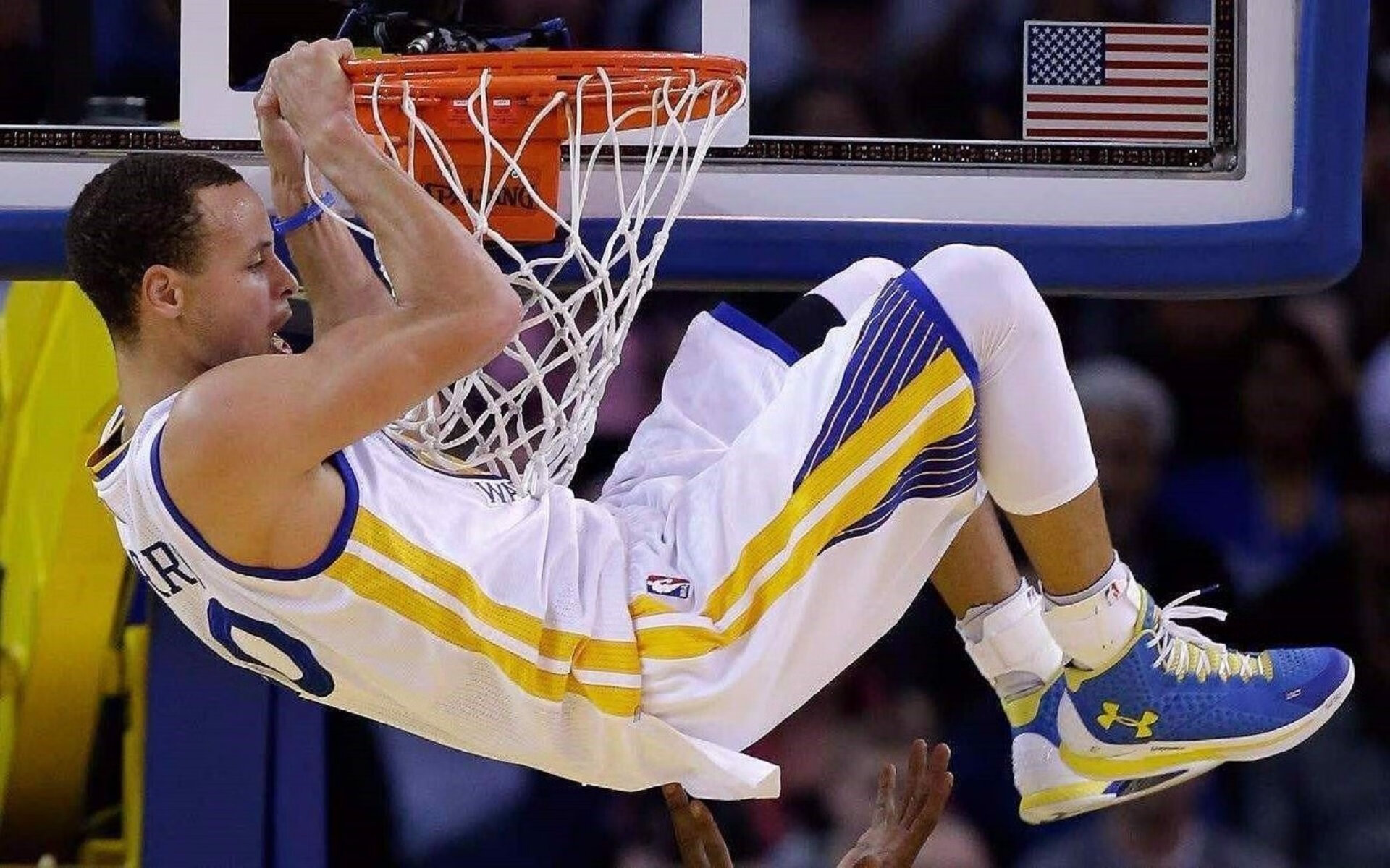 这是一篇为您定制的文章,结合了您提供的所有关键词,并赋予了唯一性的视角—从一位老球探的退休笔记切入,将一场普通的强强对话,升华为足球哲学的宿命对决